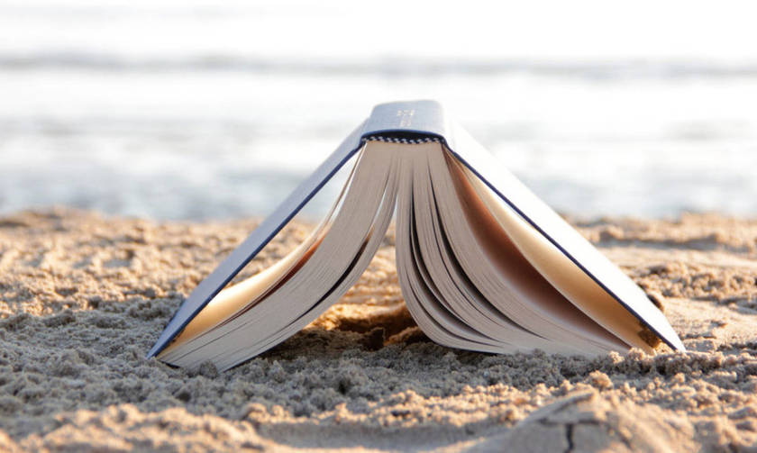 Το διάβασμα στην αμμουδιά: Ο δωδεκάλογος της βιβλιοφαγίας - Ο Δημήτρης Στεφανάκης γράφει στο ΦΩΣ ΤΩΝ ΣΠΟΡ
